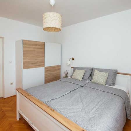 Apartment Michelin Примоштен Экстерьер фото
