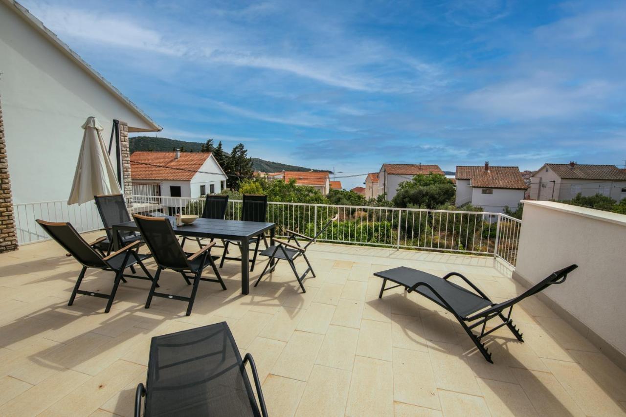 Apartment Michelin Примоштен Экстерьер фото