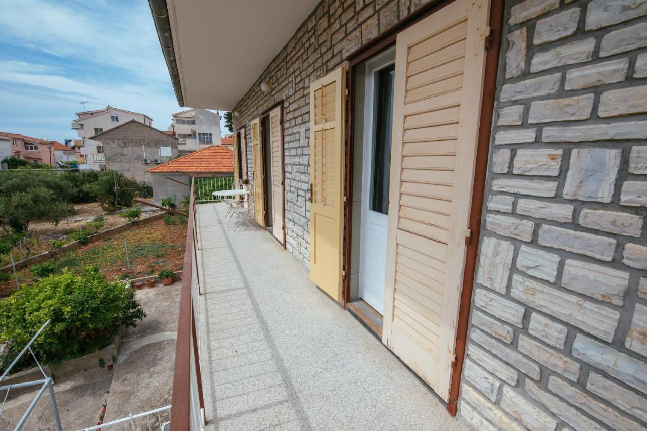 Apartment Michelin Примоштен Экстерьер фото